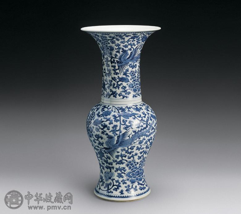 清康熙 青花凤穿牡丹凤尾尊