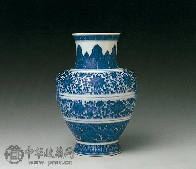 清乾隆 青花缠枝花纹铺首尊