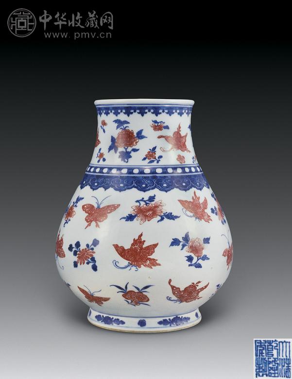 清乾隆 青花釉里红折枝花蝶纹尊