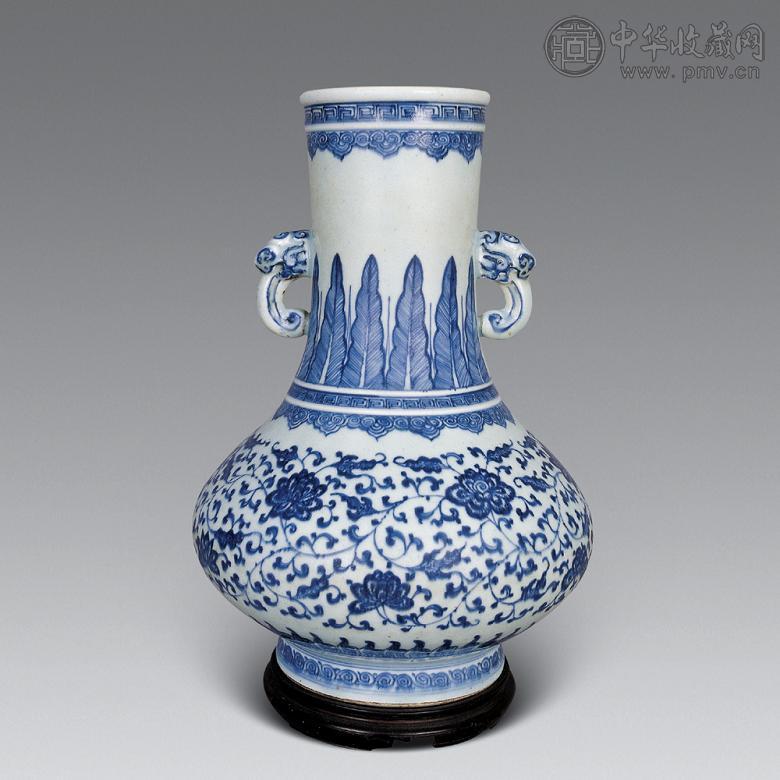 清雍正 青花缠枝花卉双耳尊 清雍正 青花缠枝花卉双耳尊