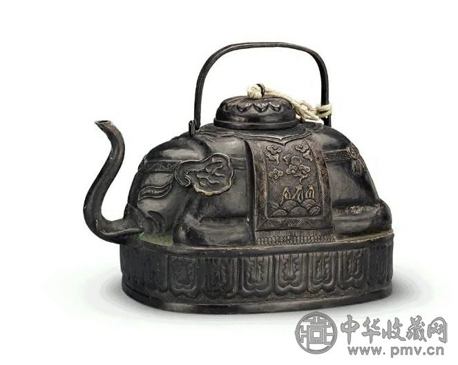 明 铜卧象提梁壶