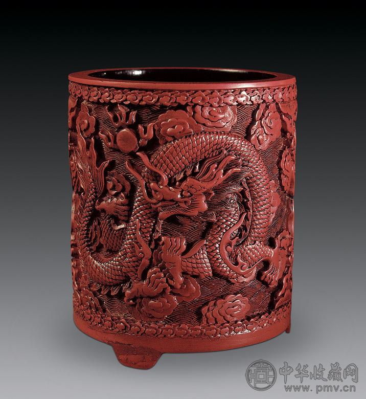 清 剔红云龙纹笔筒