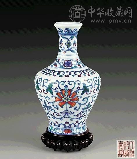 清乾隆 斗彩缠枝莲纹盖碗尊