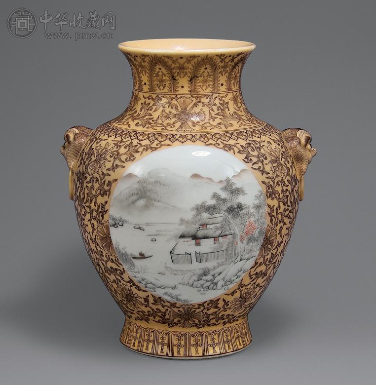 清光绪 米色地开光山水纹双耳小尊 清光绪 米色地开光山水纹双耳小尊