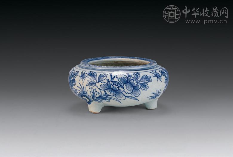 明万历 青花花卉纹三足炉