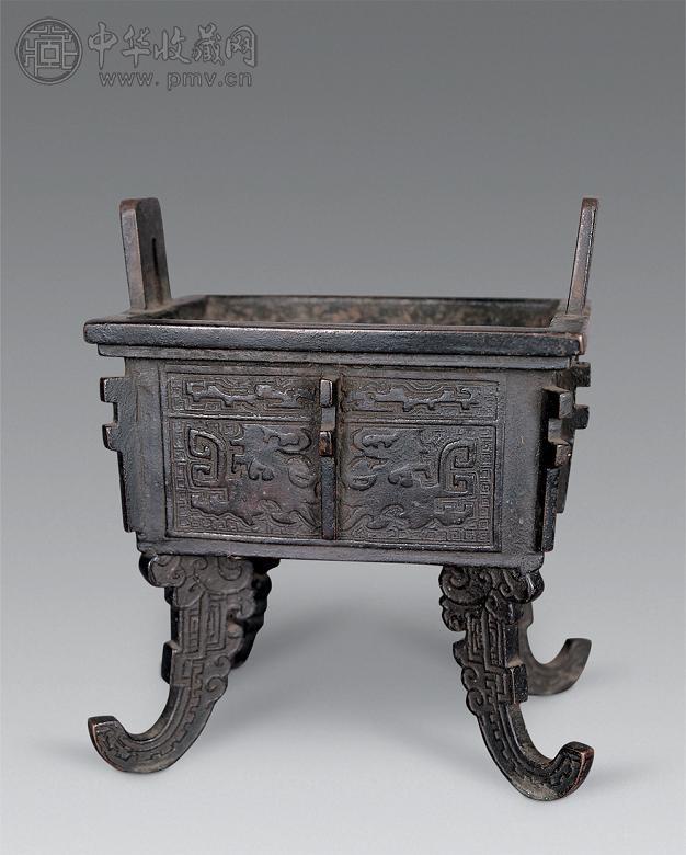 清 铜雕龙纹方炉