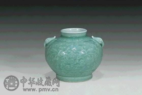 清乾隆 豆青釉缠枝牡丹双兽耳罐