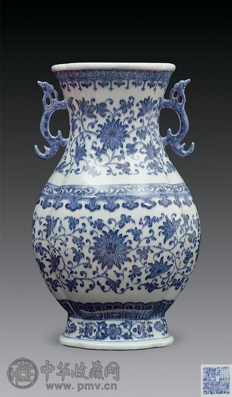 清乾隆 青花双兽耳缠枝莲尊 清乾隆 青花双兽耳缠枝莲尊