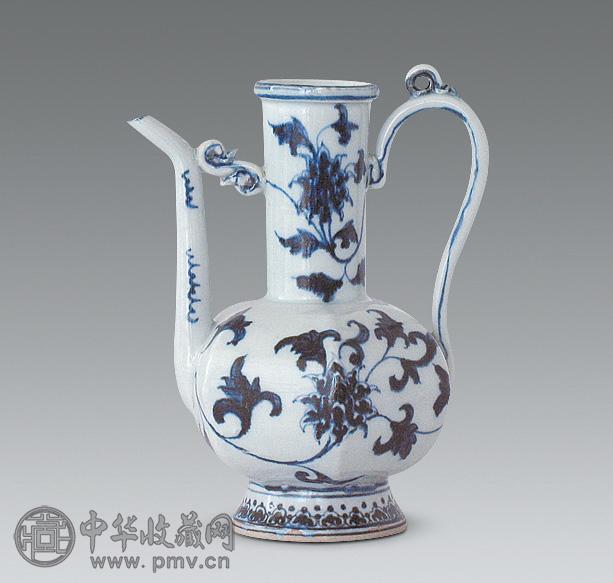 明 青花缠枝花卉壶