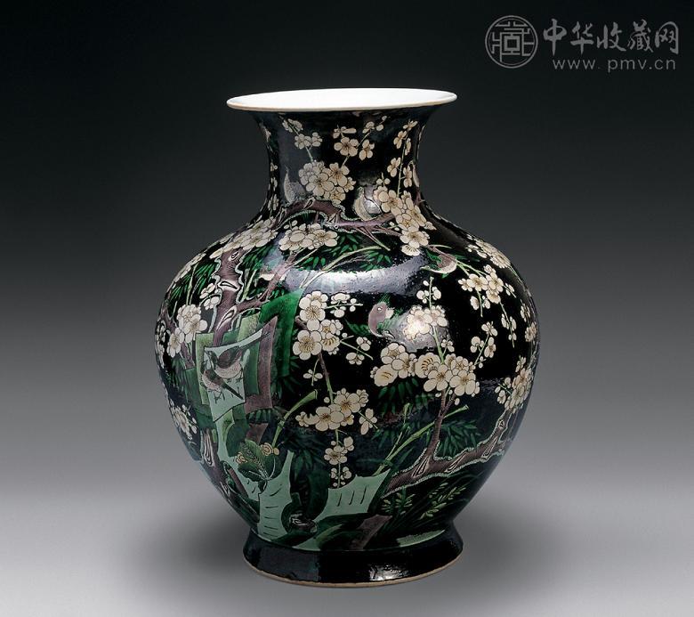 清 素三彩花鸟纹石榴尊