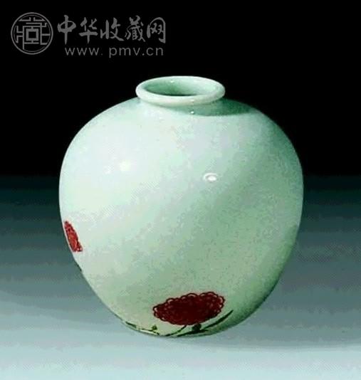 釉里红花卉苹果尊