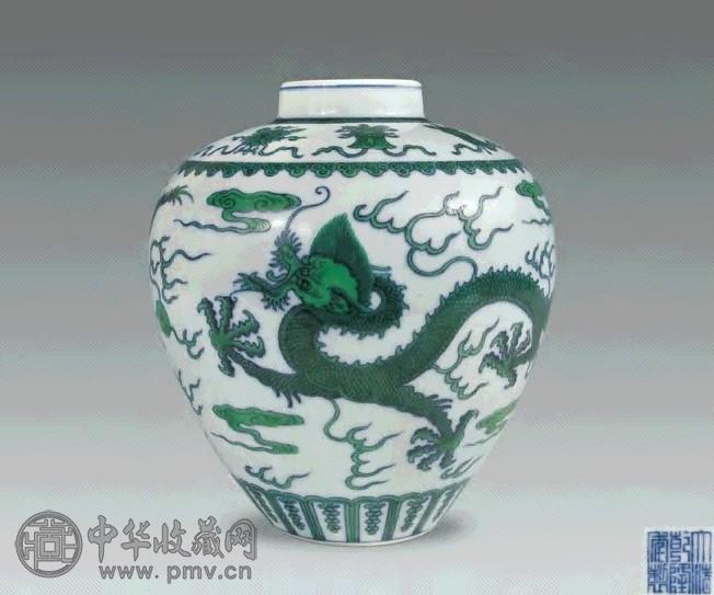 清乾隆 斗彩云龙赶珠纹罐