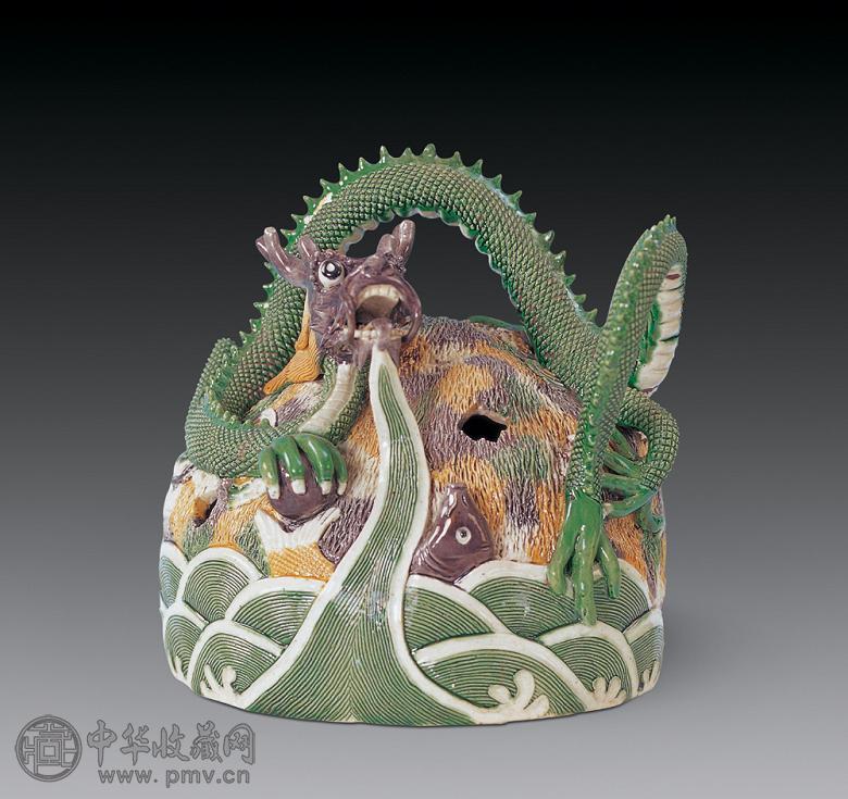清代 素三彩鱼龙尊