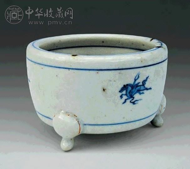 明中期 青花飞马纹三足炉