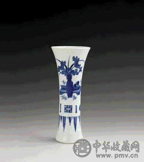 清顺治 青花花卉纹花觚