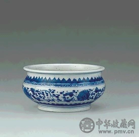 乾隆 青花缠技菊香炉