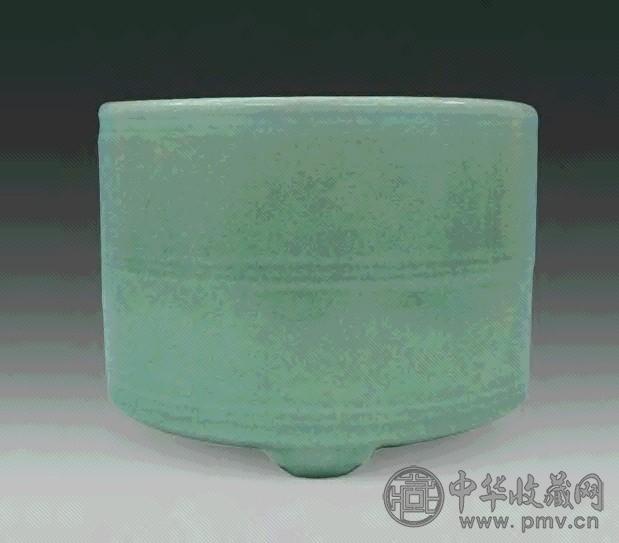 清乾隆 天青釉弦纹三足炉