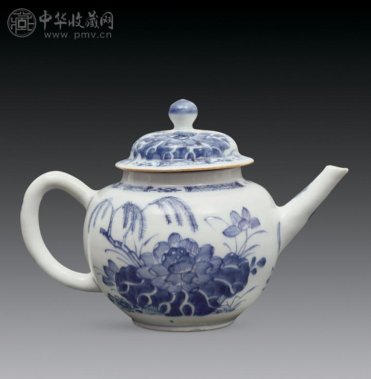 清雍正 青花荷花纹茶壶