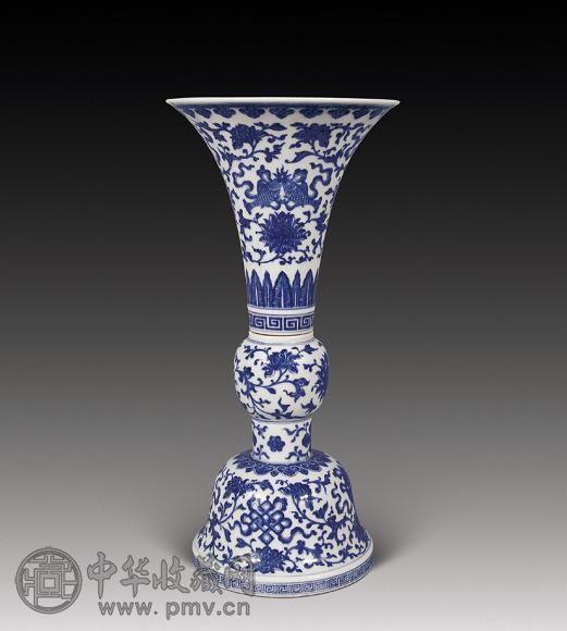 清乾隆 青花八吉祥花卉花觚