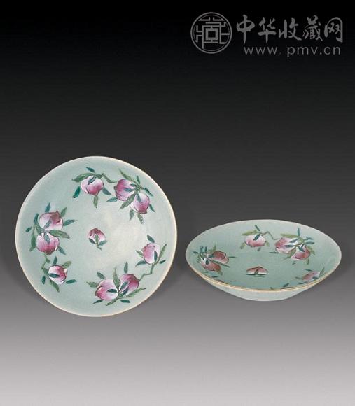 清乾隆 豆青粉彩寿桃盘(2件)