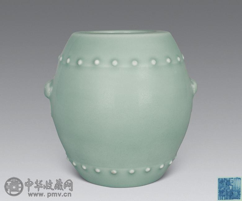 清乾隆 豆青釉鼓式罐