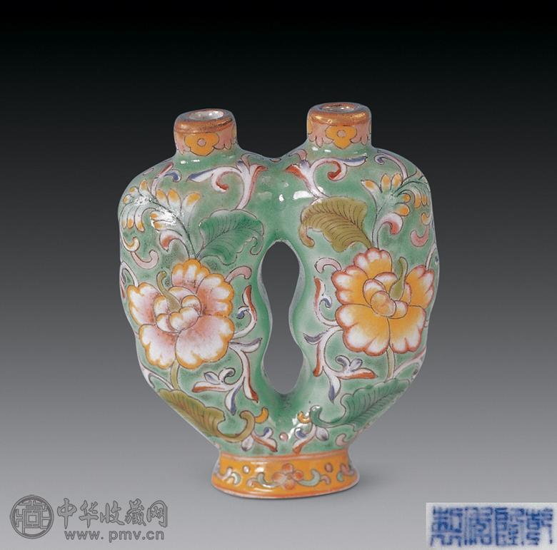 清代 粉彩缠枝莲双鱼鼻烟壶