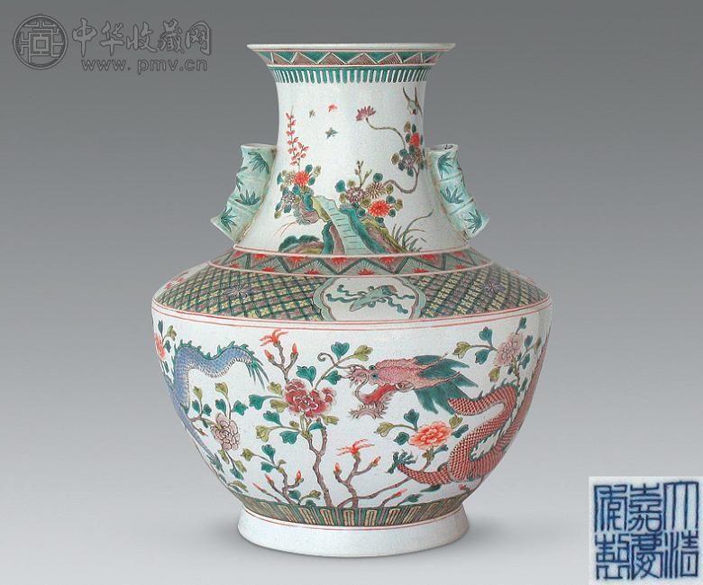 清嘉庆 五彩龙纹花卉双耳尊