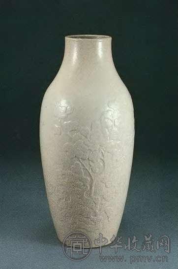 清康熙 浆胎印花山石牡丹罗卜尊