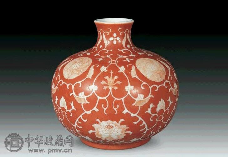 清 珊瑚留白花石榴尊