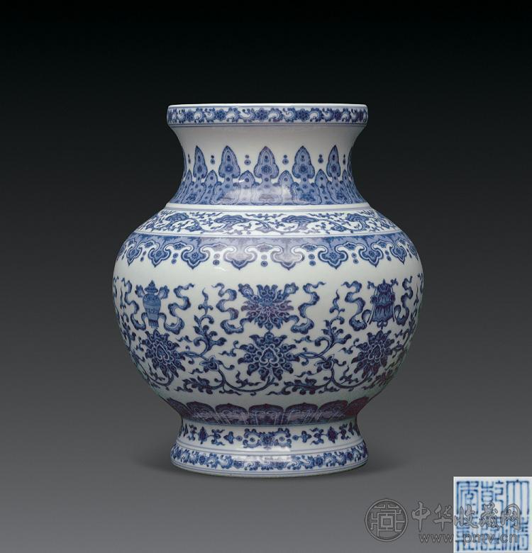 清乾隆 青花缠枝莲托八吉祥纹盘口尊