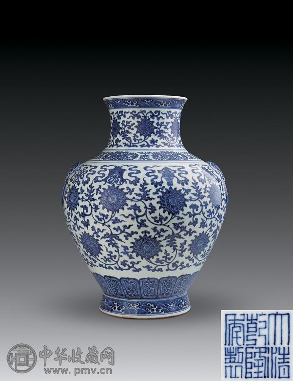 清乾隆 青花缠枝莲托八吉祥纹铺首尊 清乾隆 青花缠枝莲托八吉祥纹铺首尊