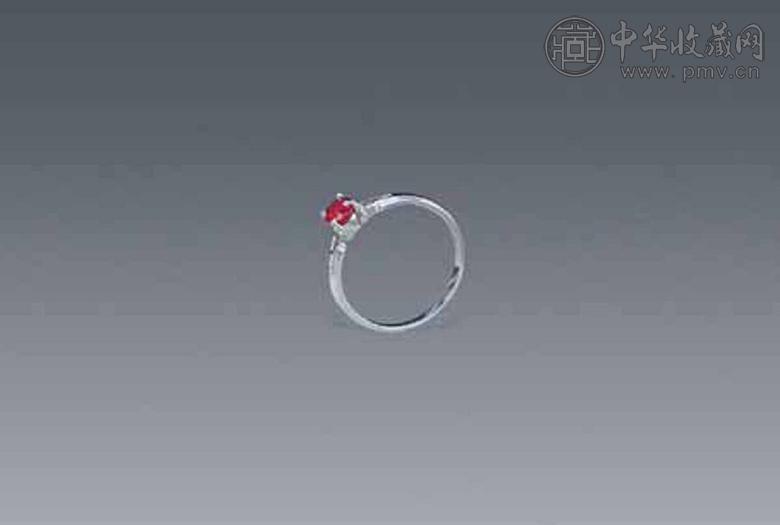 铂金镶红宝石戒指