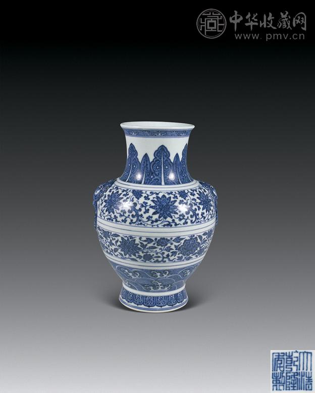 清乾隆 青花缠枝花卉铺首尊 清乾隆 青花缠枝花卉铺首尊