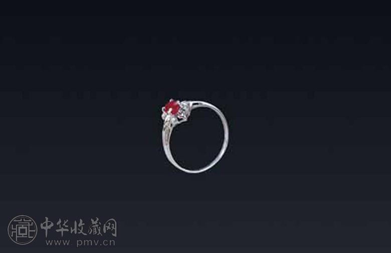 铂金镶红宝石戒指