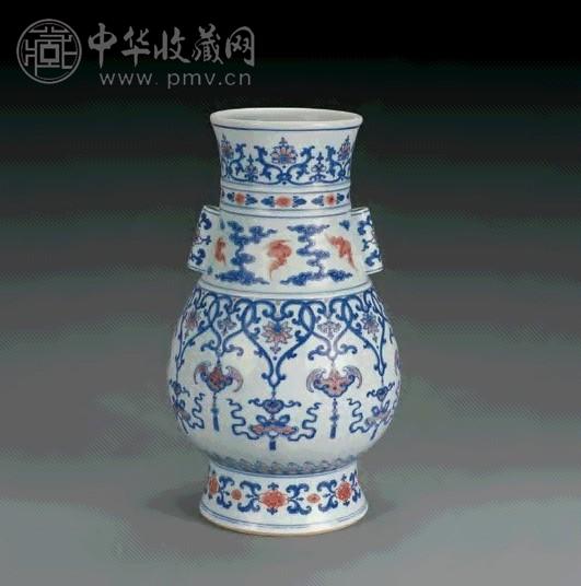 清乾隆 青花釉里红蝠纹贯耳尊