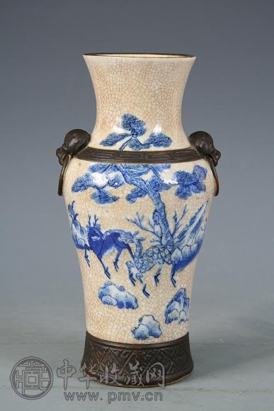 清 哥地青花松鹿纹铺兽尊