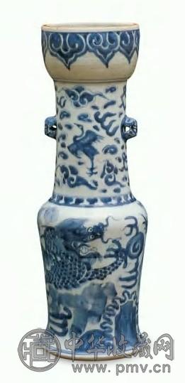 明末─清初 青花云龙纹人面耳洗口摇铃尊(1件)