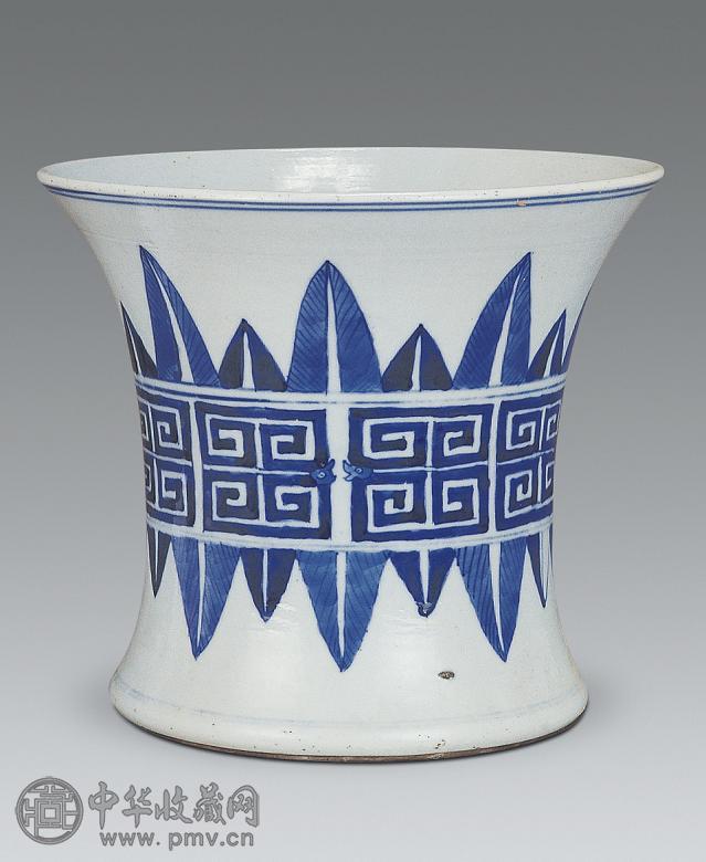 清 青花蕉叶纹敞口尊 清 青花蕉叶纹敞口尊