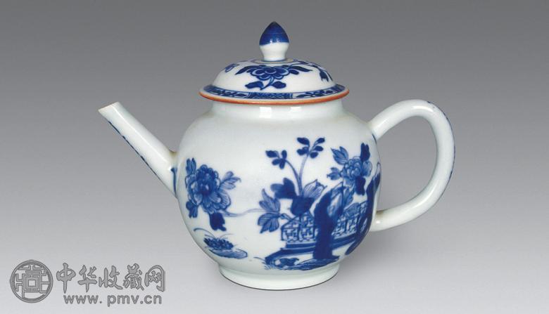清乾隆 青花花卉茶壶