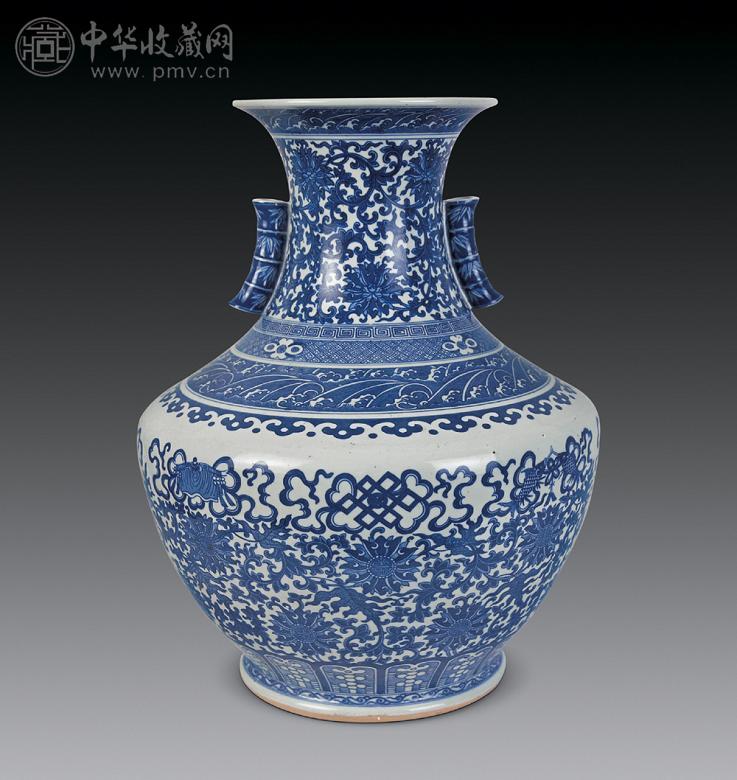 清中期 青花缠枝贯耳尊 清中期 青花缠枝贯耳尊