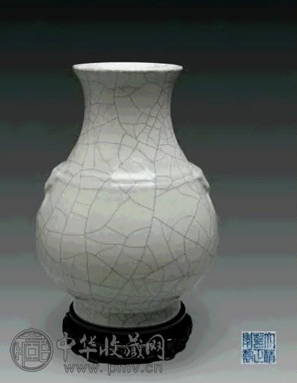 清雍正 仿宋官窑兽耳尊