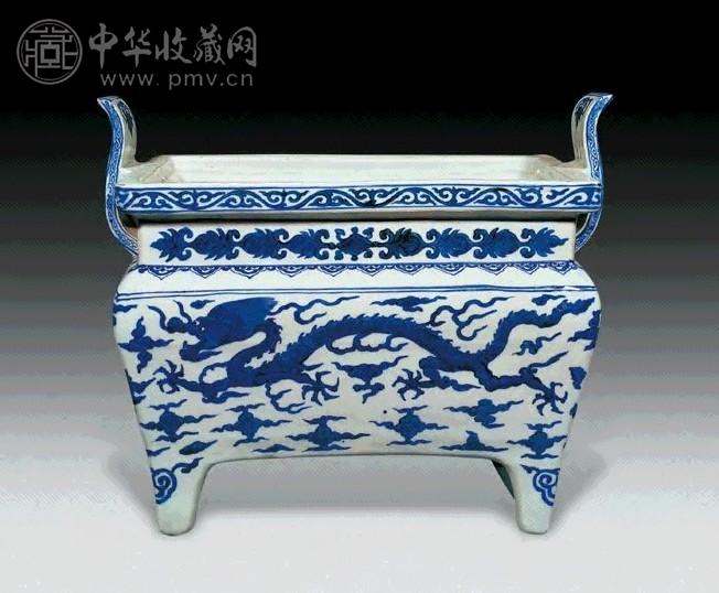 明隆庆 青花云龙纹鼎式方炉