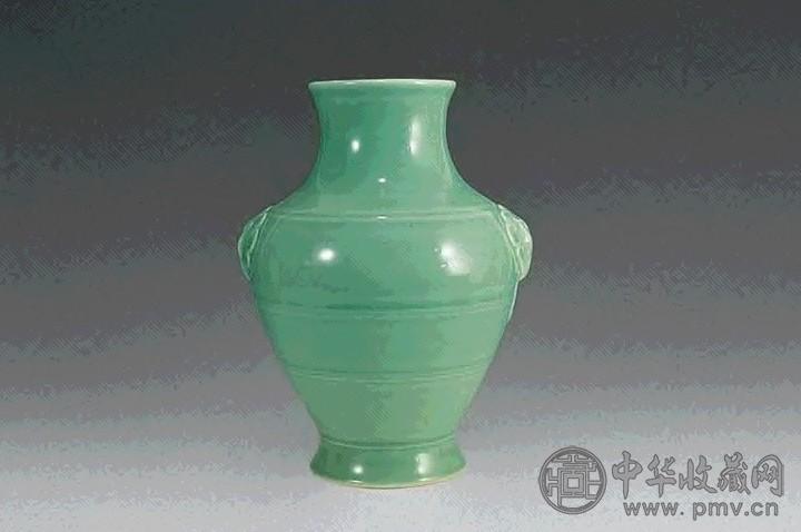 民国 豆青釉弦纹尊