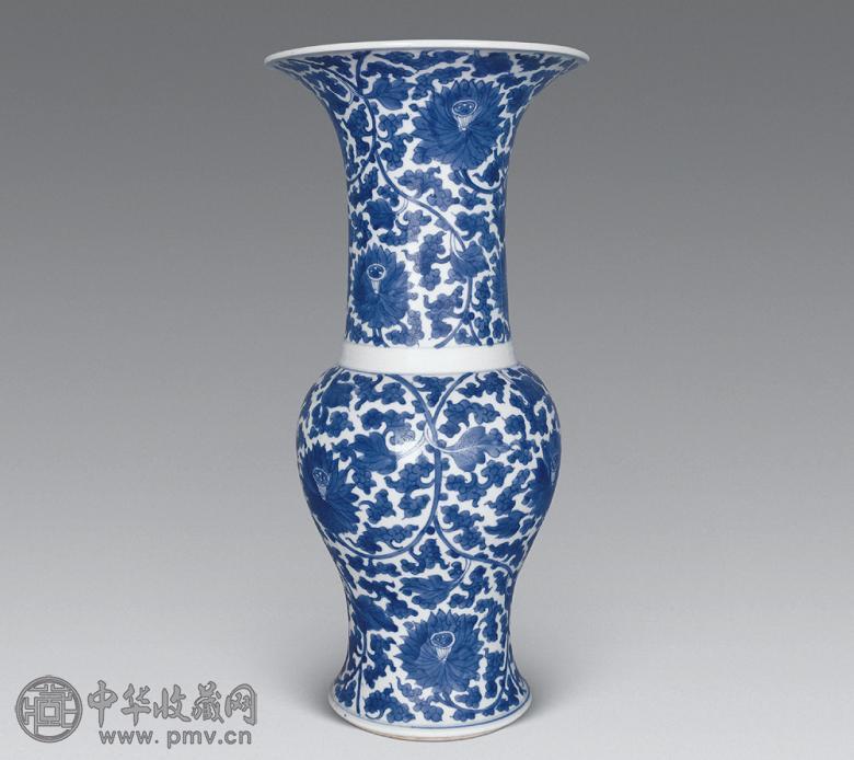 清康熙 青花缠枝莲凤尾尊 清康熙 青花缠枝莲凤尾尊