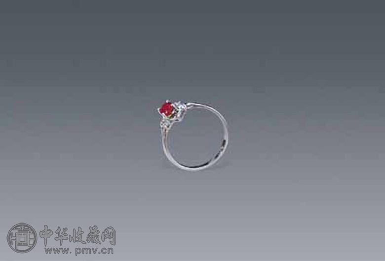 铂金镶红宝石戒指