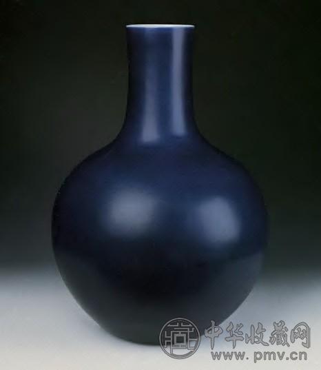 清乾隆 霁蓝釉天球瓶