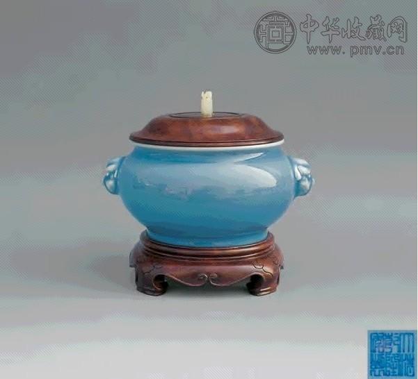 清 天青釉双狮耳香炉