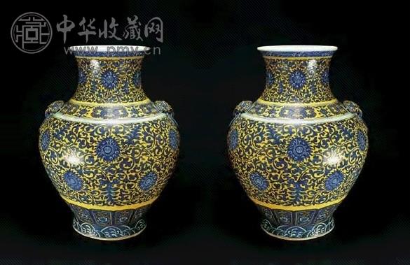 清 黄地青花缠枝莲纹象耳尊(1对)