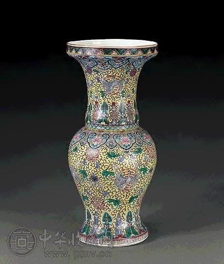 清 黄地粉彩缠枝花团凤凤尾尊