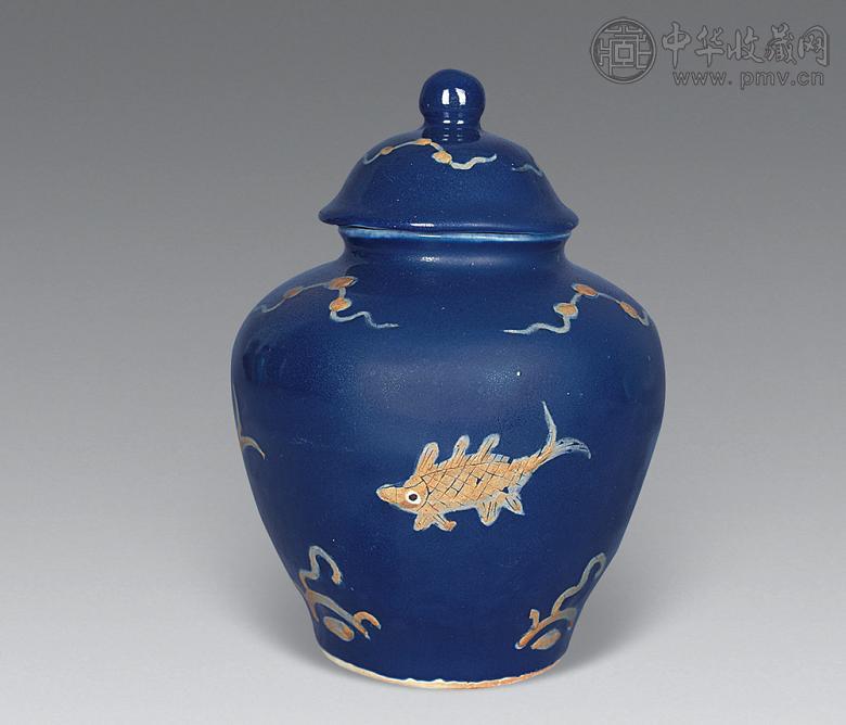 明嘉靖 祭蓝釉鱼纹小盖罐